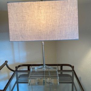 Clear base table lamp